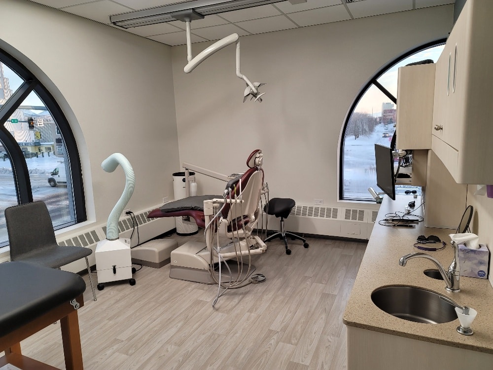 Dr. Mandanas Dental Office medical room